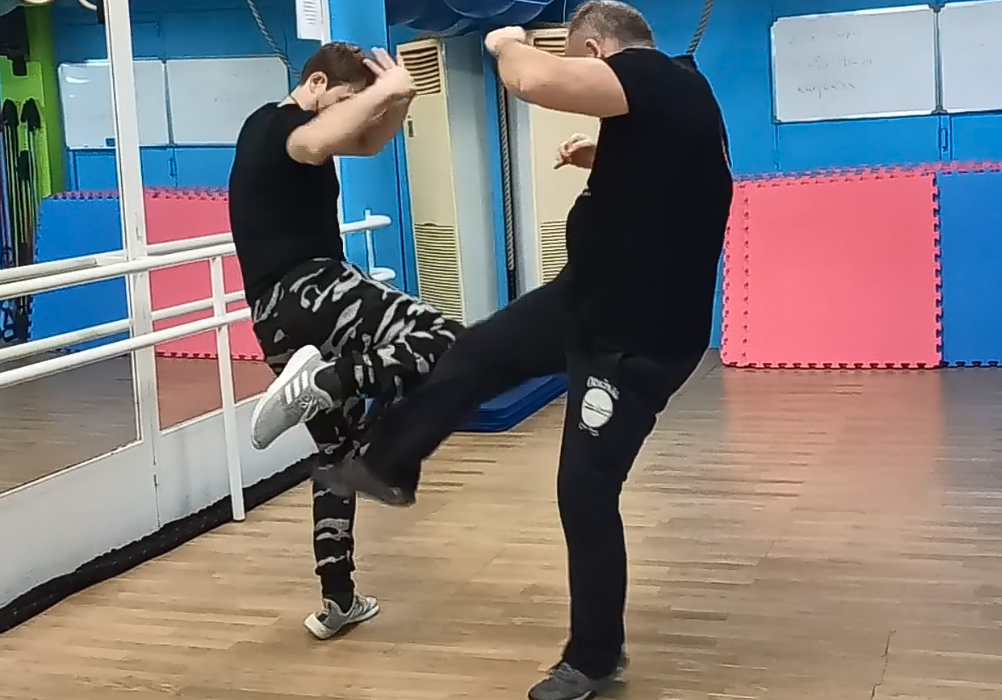 Εκπαίδευση λακτισμάτων στο Filipino Boxing